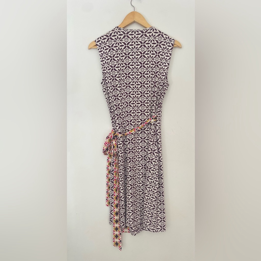 DIANE VON FURSTENBERG dvf Wrap Geometric
Print V-Neck Patterned Sleeveless Dress - Picture 4 of 6